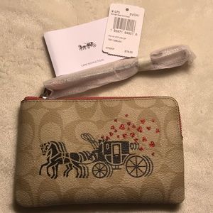 NWT COACH CORNER ZIP WRISTLET